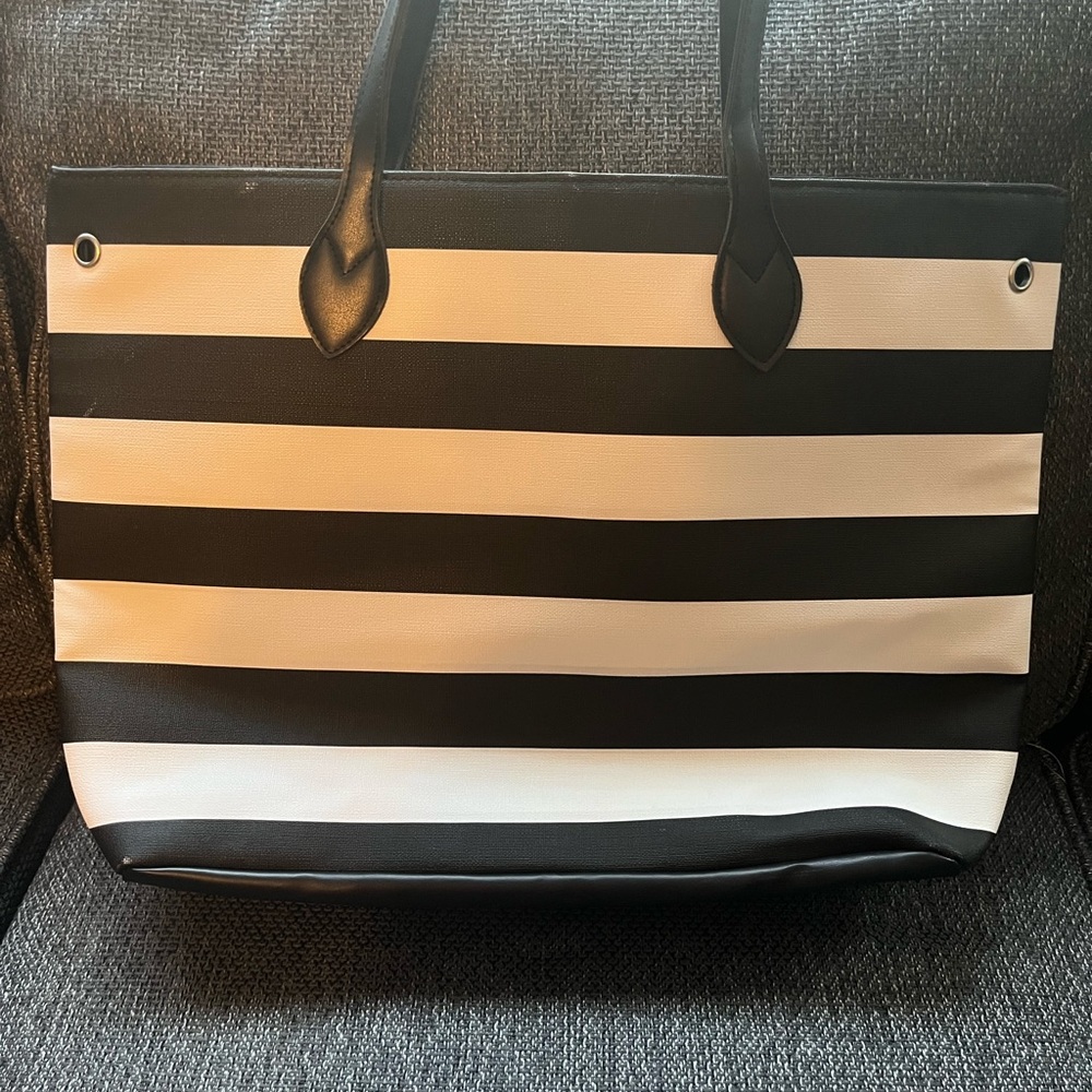 Black and white tote